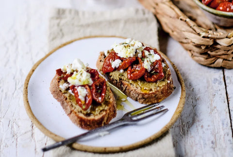 Bruschetta med soltørrrede tomater, opskrift fra Oliviers & Co